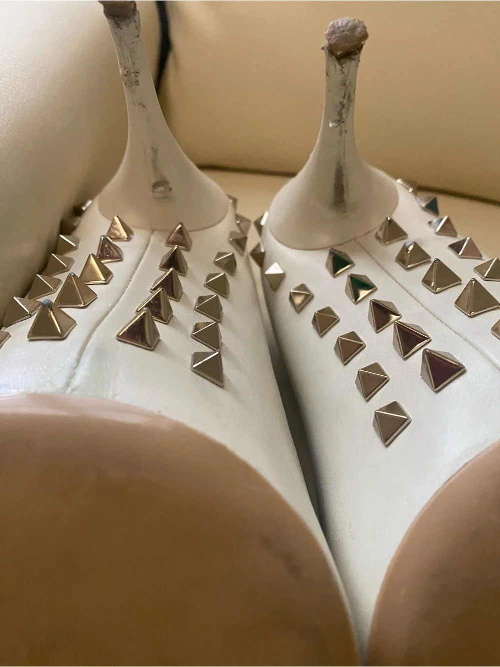 Valentino Garavani Cream White Leather Pointed-Toe Pumps Flaws